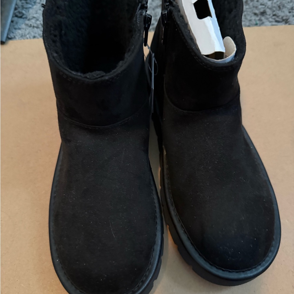 Black Memory Foam Women’s Boots - Size 8 - NWT